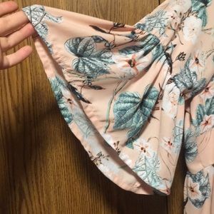 A.N.A. Off shoulder top!! ♥️♥️